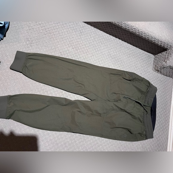 Lululemon men’s joggers - Picture 1 of 3